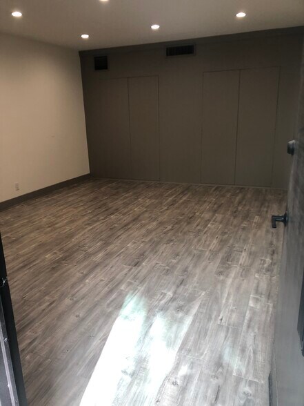 More Photos Of 8932 Reseda Blvd, Northridge Office For Lease