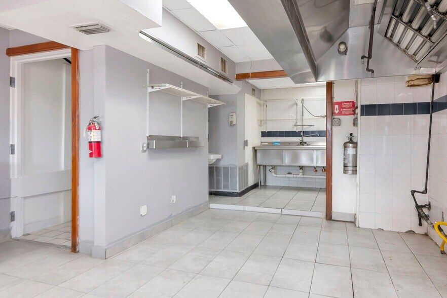 More Photos Of 308 E Waters Ave, Tampa Restaurant For Sale