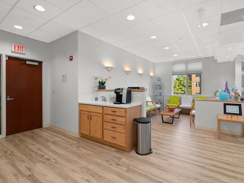 More Photos Of 46165 Westlake Dr, Sterling Medical For Sale