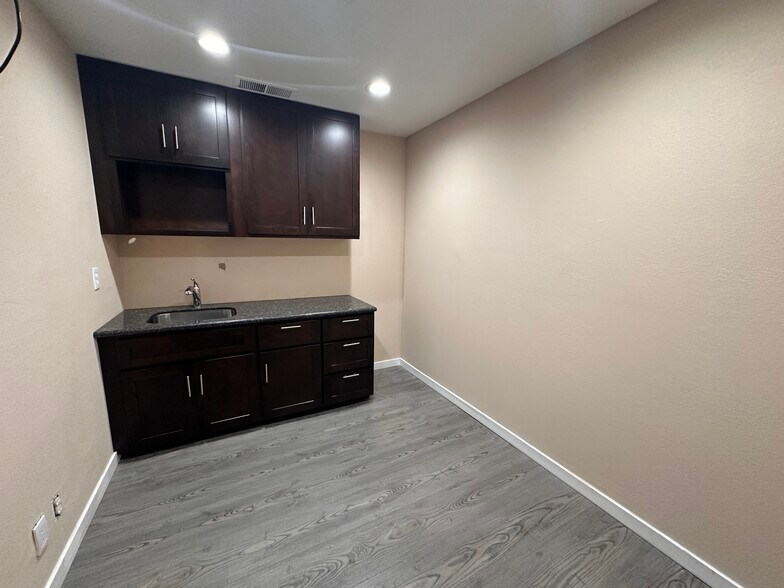 More Photos Of 910 Major Sherman Ln, Monterey Medical For Lease