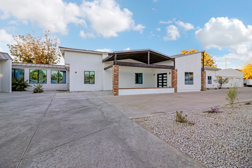 Primary Photo Of MID CENTURY MODERN FLAGSHIP RAL, Phoenix Healthcare For Sale