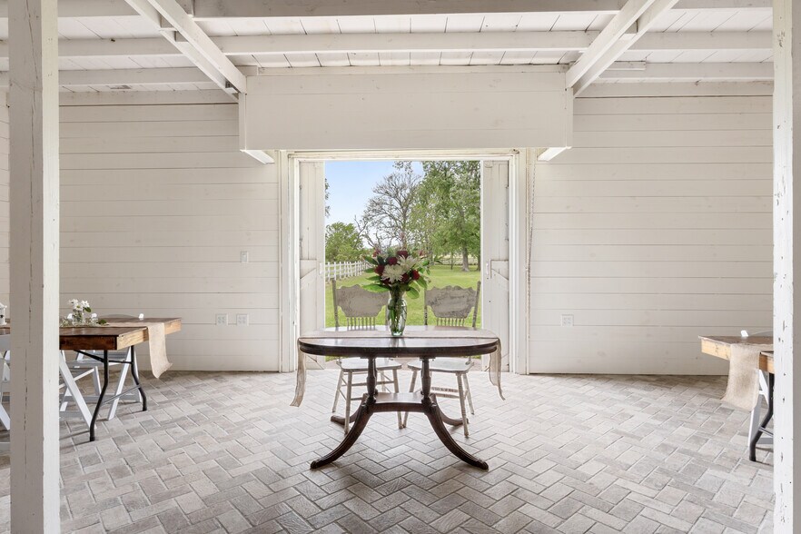 More Photos Of 53447 Highway 290, Hempstead Specialty For Sale