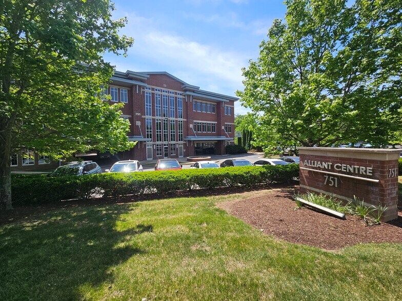 More Photos Of 751 Cool Springs Blvd, Franklin Office For Lease