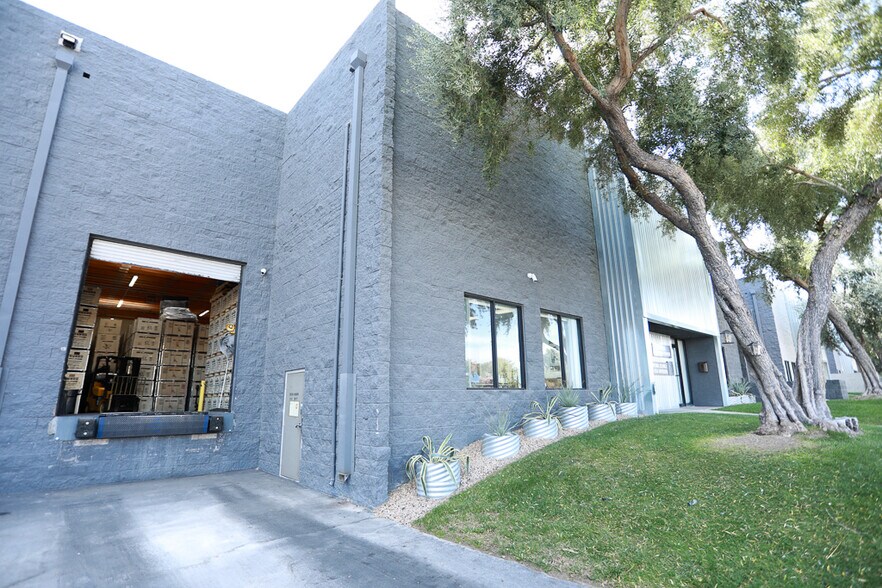 More Photos Of 4301 S Valley View Blvd, Las Vegas Warehouse For Lease