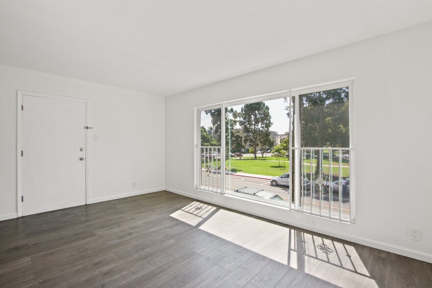 More Photos Of 2075 E Broadway, Long Beach Apartments For Sale