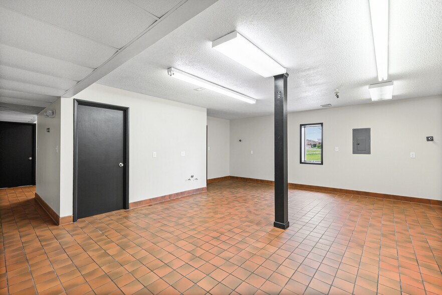 More Photos Of 11 Brierton Ln, Crystal City Office For Sale