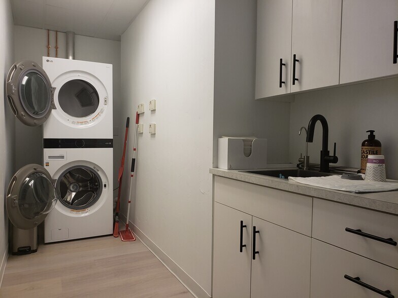 More Photos Of 444 Reid St, De Pere Office For Lease