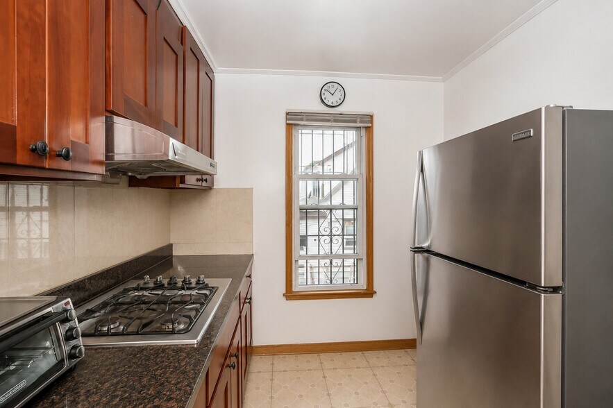 More Photos Of 195-29 Jamaica Ave, Hollis Storefront Retail Residential For Sale