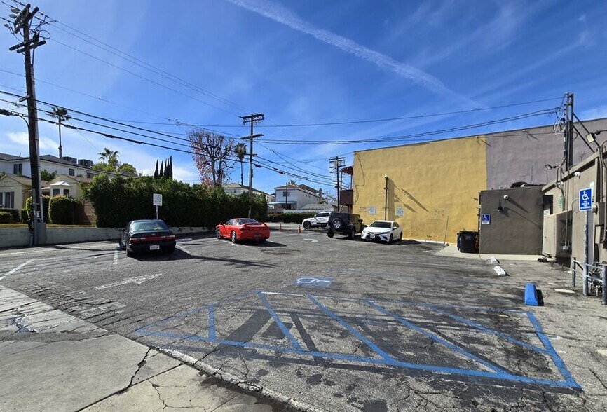 More Photos Of 14000 Ventura Blvd, Sherman Oaks Freestanding For Sale