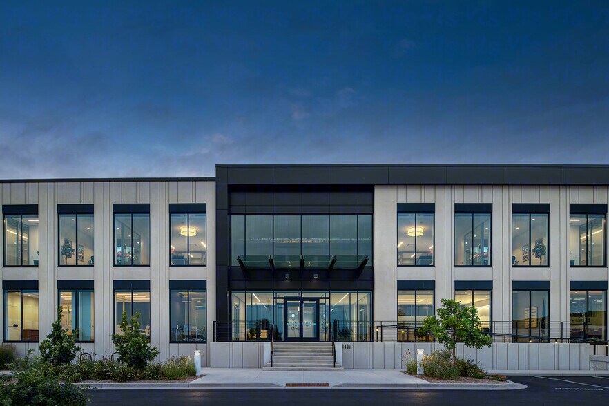 More Photos Of 1401 Discovery Pky, Milwaukee Office For Lease