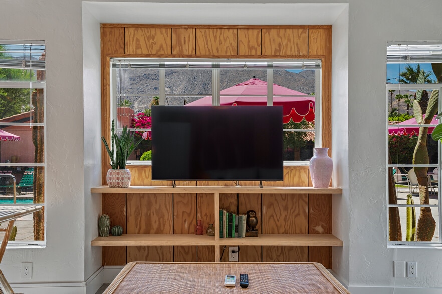 More Photos Of 555 S Warm Sands Dr, Palm Springs Hotel For Sale