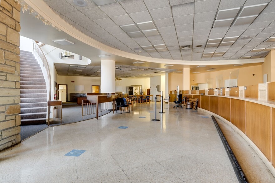 More Photos Of 9916 Main St, Damascus Bank For Sale