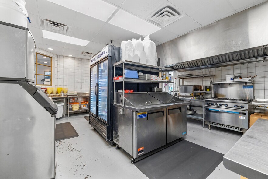 More Photos Of 11359 Highway 17, Pawleys Island Restaurant For Sale