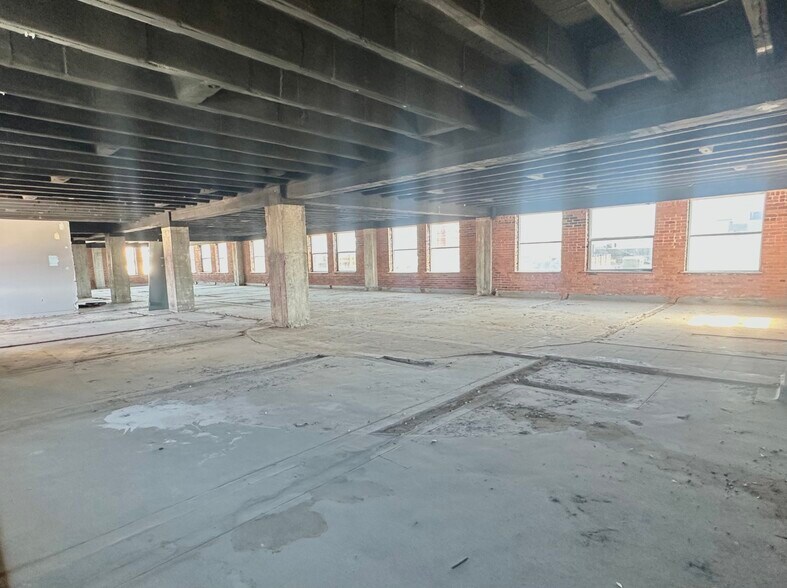 More Photos Of 510 S Wall Ave, Joplin Specialty For Sale