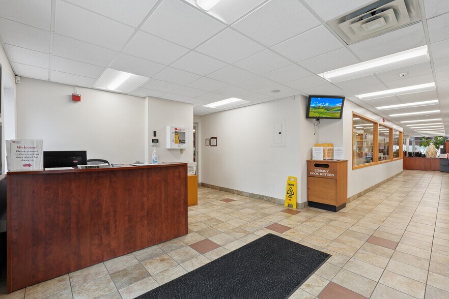 More Photos Of 2500 Park Ave, Minneapolis Office For Sale