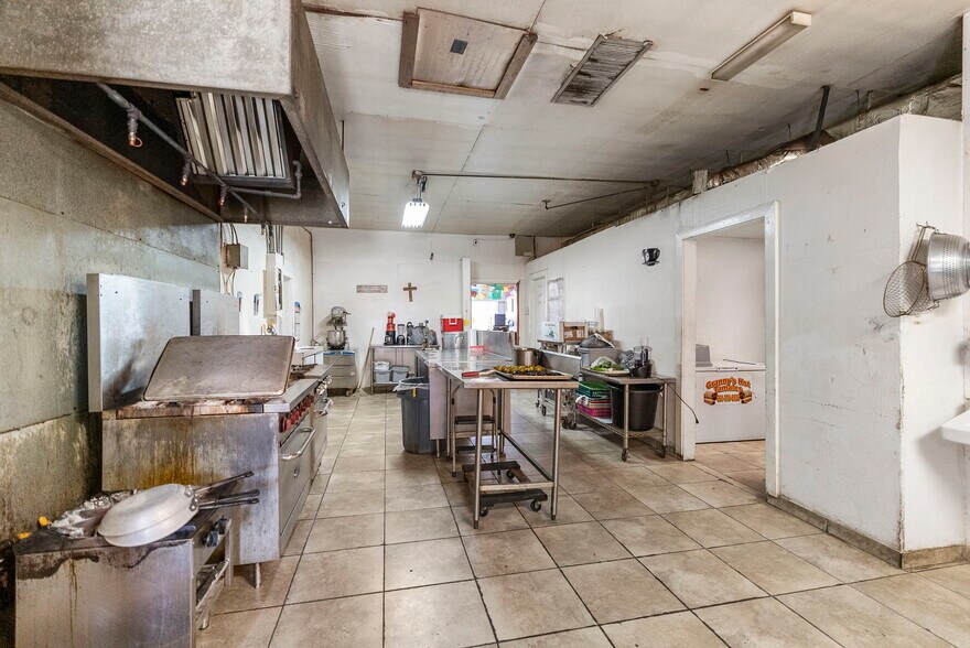 More Photos Of 2814 Main St, Ingleside Storefront For Sale