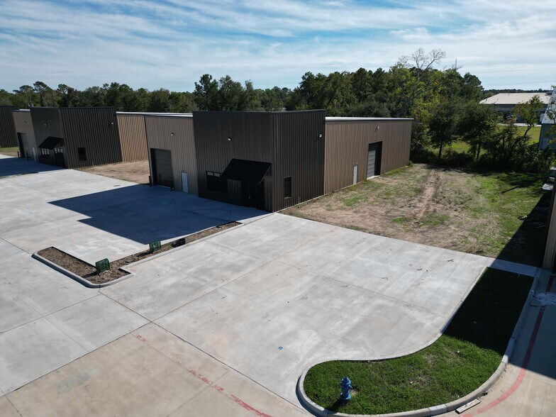 More Photos Of 2831 S Houston Ave, Humble Warehouse For Sale
