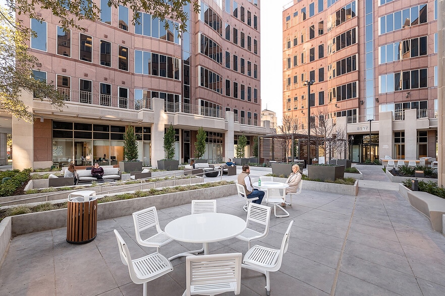 More Photos Of 8117 Preston Rd, Dallas Office For Lease