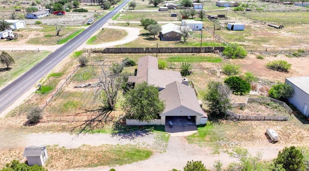 More Photos Of 1310 County 145 rd, Midland Flex For Sale
