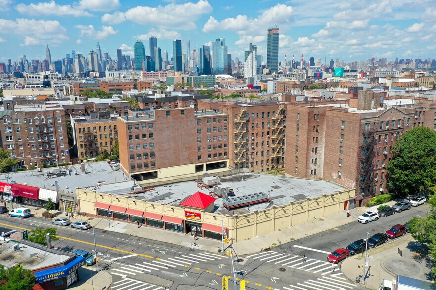 More Photos Of 41-25 Greenpoint Ave, Sunnyside Supermarket For Sale
