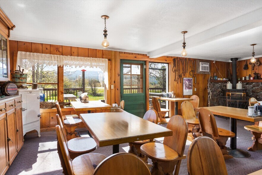 More Photos Of 9738 Highway 55, Cascade Restaurant For Sale