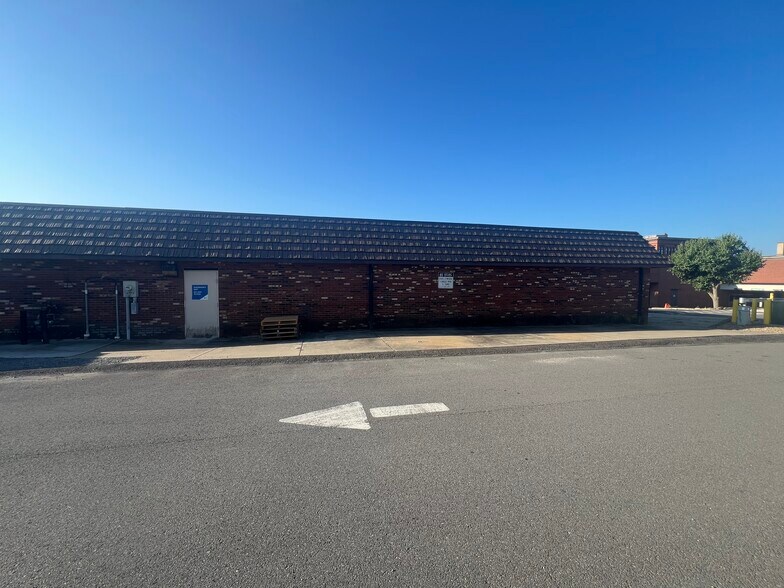 More Photos Of 25 E Pike St, Canonsburg General Retail For Lease