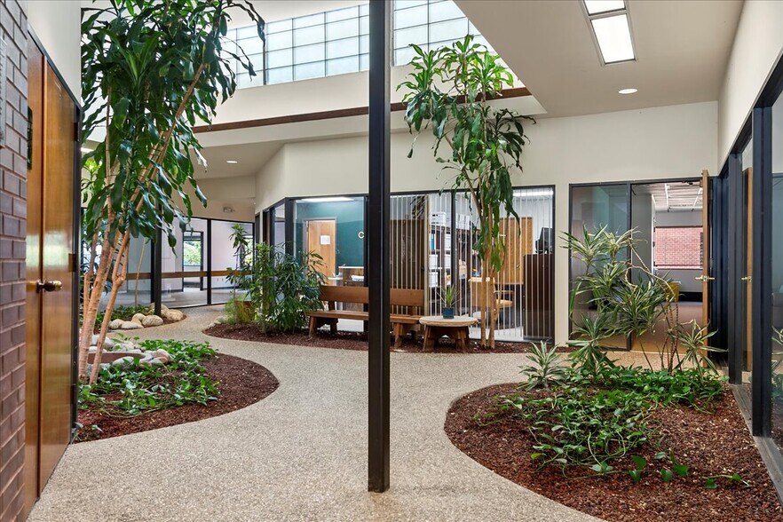 More Photos Of 40 Adloff Ln, Springfield Medical For Lease