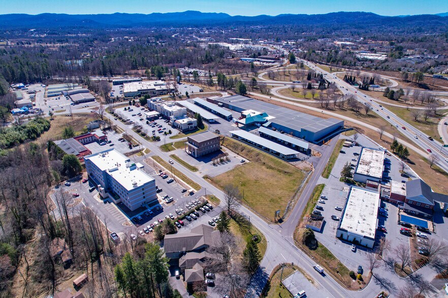 More Photos Of 135 Sugarloaf Rd, Hendersonville Freestanding For Sale