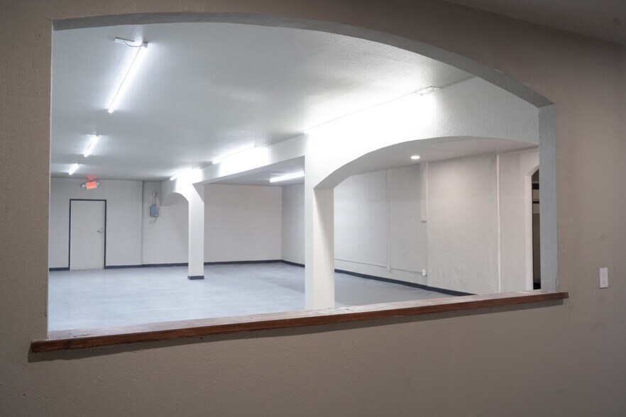 More Photos Of 9205 Mesa Dr, Houston Showroom For Sale