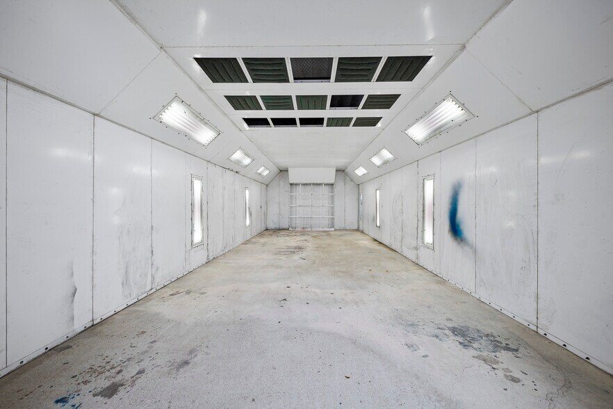 More Photos Of 7215 N Shepherd Dr, Houston Auto Repair For Sale