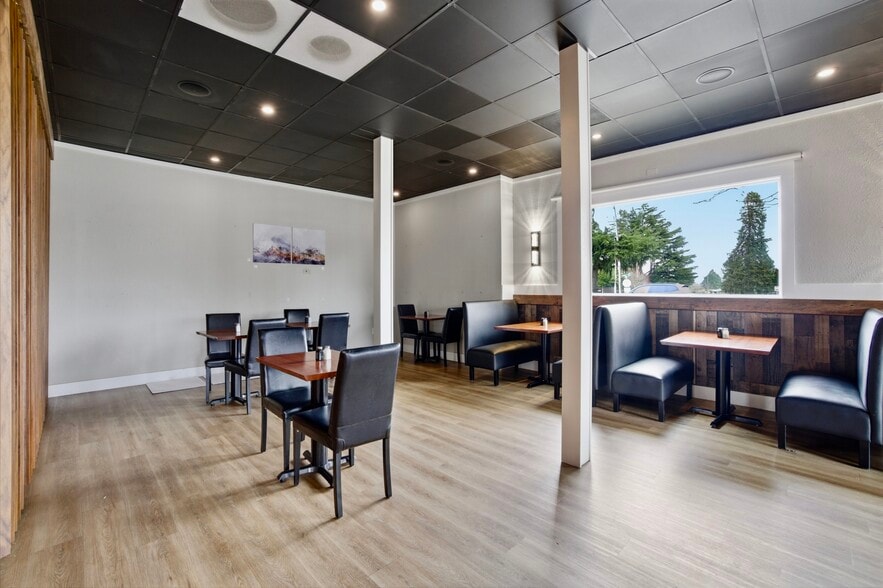 More Photos Of 4405-4435 Liberty Rd S, Salem Restaurant For Lease