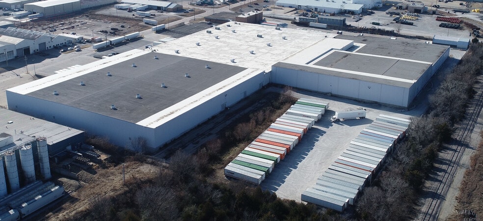 More Photos Of 4433 W 49th St, Tulsa Warehouse For Lease