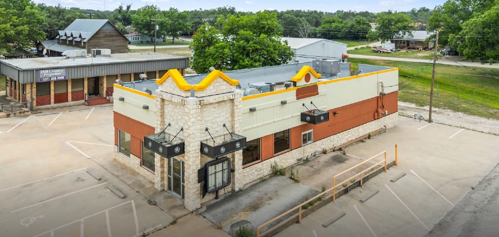 Primary Photo Of 1602 S Bridge St, Brady Fast Food For Sale