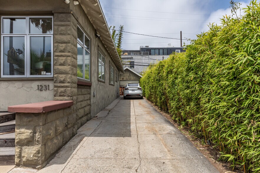 More Photos Of 1231 Abbot Kinney Blvd, Venice General Retail For Lease