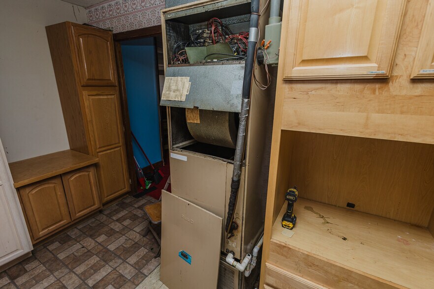 More Photos Of 5110 S Hydraulic St, Wichita Freestanding For Sale