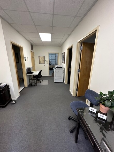 More Photos Of 2612 Larch Ln, Mount Pleasant Flex For Lease