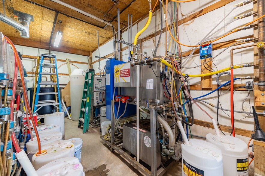 More Photos Of 3181 Lewis Ave, Ida Carwash For Sale