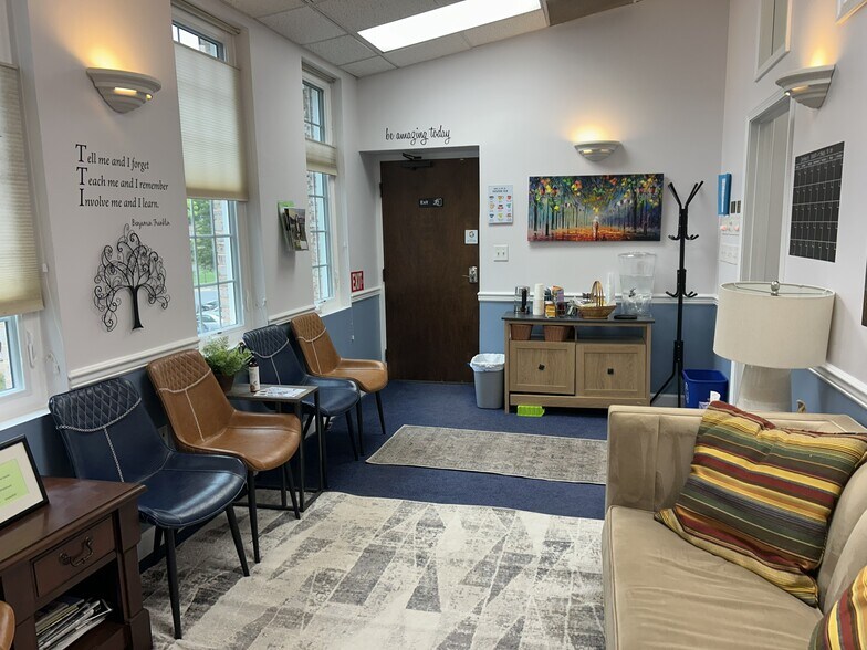 More Photos Of 3919 Blenheim Blvd, Fairfax Office For Lease