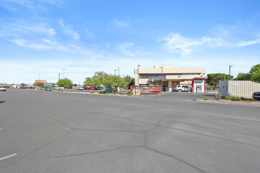 More Photos Of 9109 Dyer St, El Paso Storefront For Lease