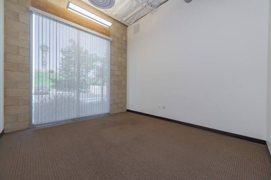 More Photos Of 8925 Research Dr, Irvine Office For Sale