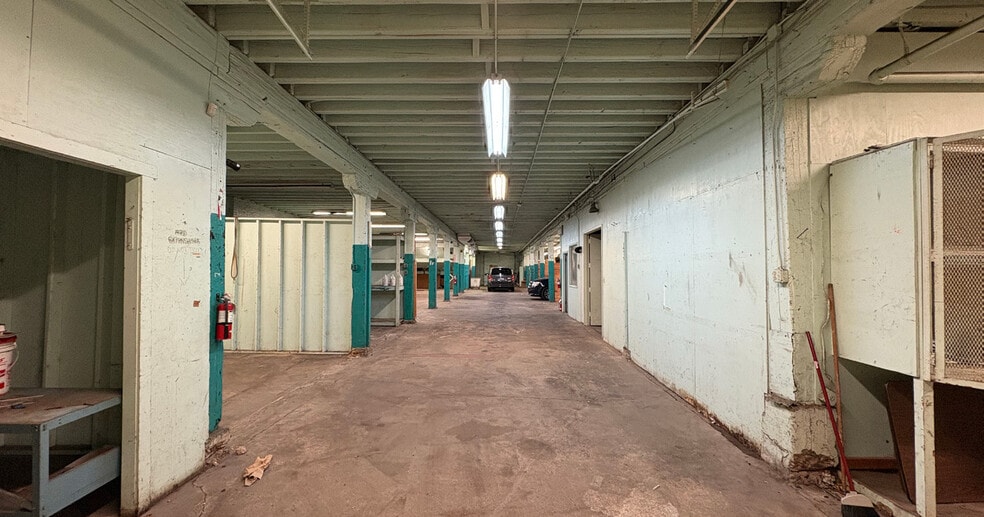 More Photos Of 3700-3702 Bank St, Baltimore Light Distribution For Sale