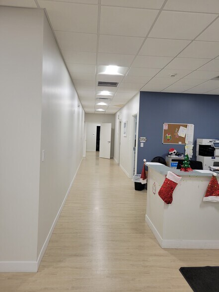 More Photos Of 3035 Lakeland Hills Blvd, Lakeland Medical For Lease