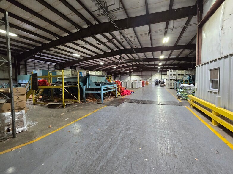More Photos Of 11 Gurda Ln, Goshen Warehouse For Lease
