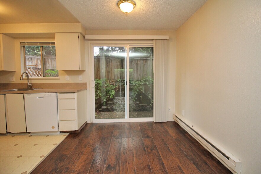 More Photos Of 1822 SE Ash St, Portland Multifamily For Sale