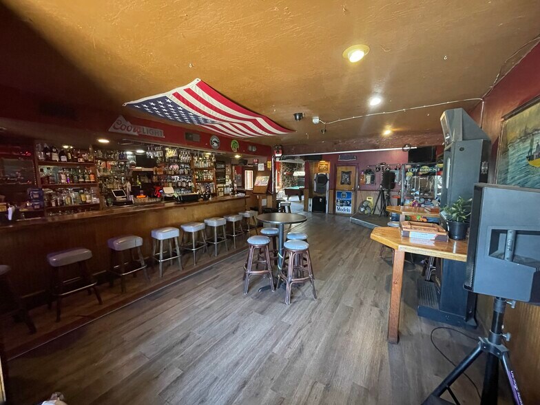 More Photos Of 612 B St, Marysville Bar For Sale