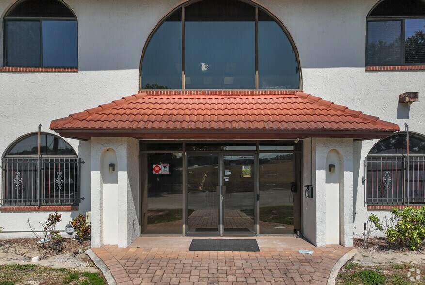 More Photos Of 7725 N Orange Blossom Trl, Orlando Warehouse For Sale