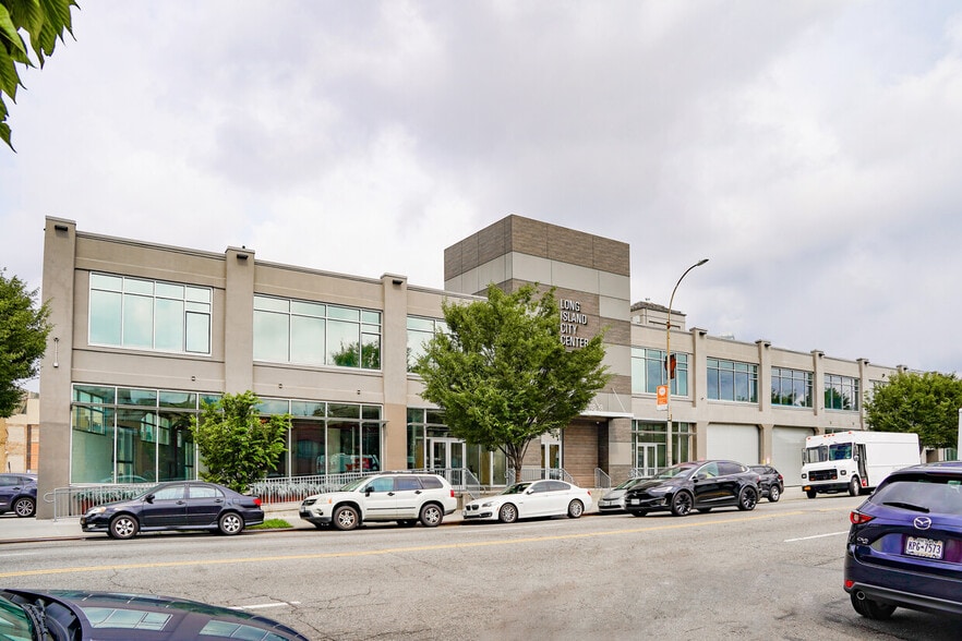 More Photos Of 4818 Van Dam St, Long Island City Office Residential For Lease