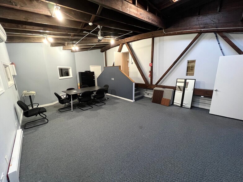 More Photos Of 1250 W Augusta Blvd, Chicago Showroom For Lease