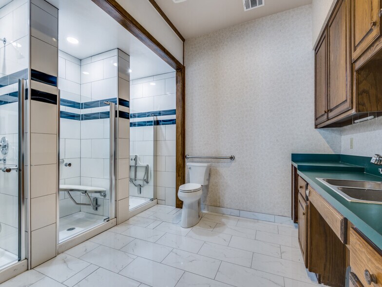 More Photos Of 330 Grapevine Hwy, Hurst Office For Sale