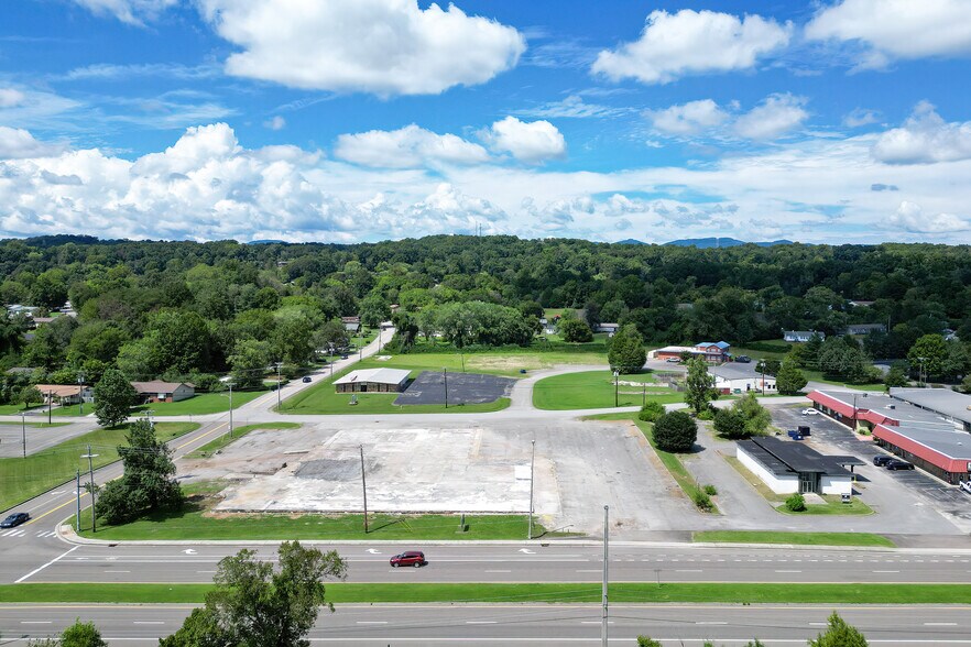 More Photos Of 1990 Oak Ridge Tpke, Oak Ridge Storefront For Sale